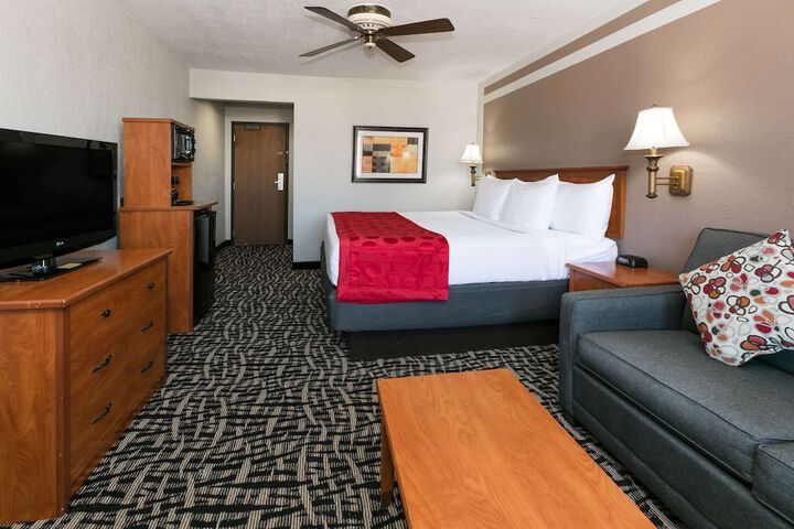 Room 17 of 37