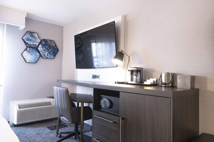 Room 21 of 27