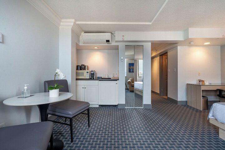 Room 105 of 242
