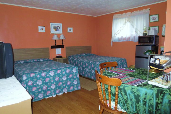 Four Seasons Motel