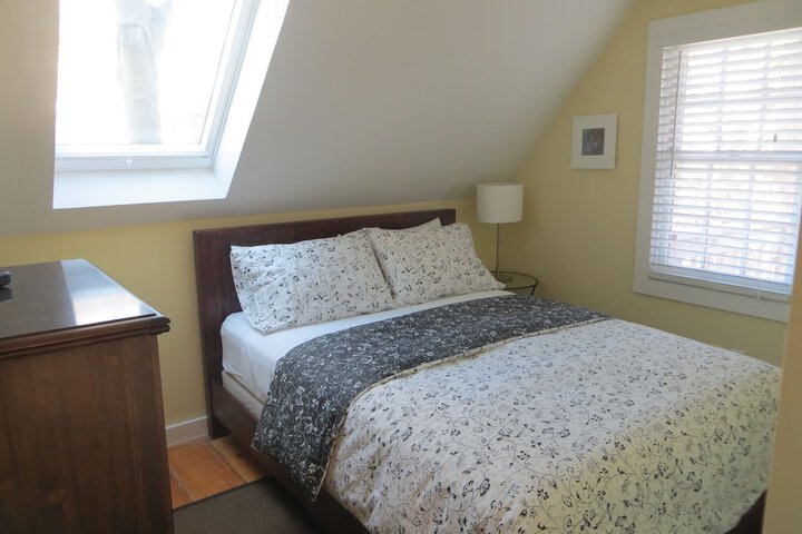 Room 9 of 18
