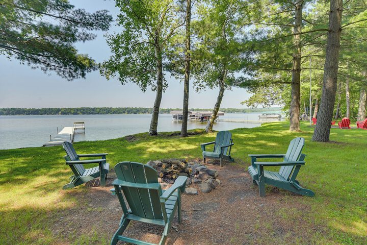 Spacious Luxury Cabin w / Deck & Dock on Bone Lake