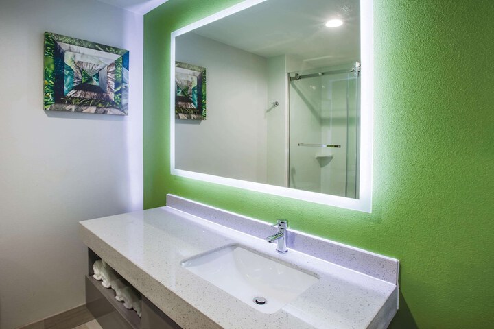 La Quinta Inn & Suites by Wyndham Owasso