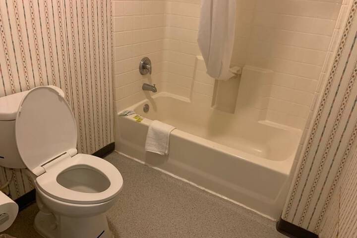 Room 12 of 27