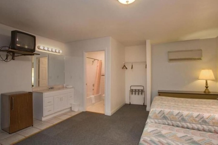 Room 10 of 19