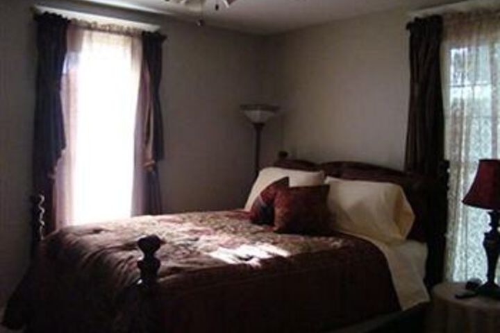Vintage Charm Bed & Breakfast Hotel
