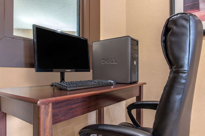 Business Center 39 of 39