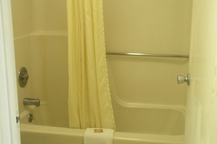 Room 6 of 12