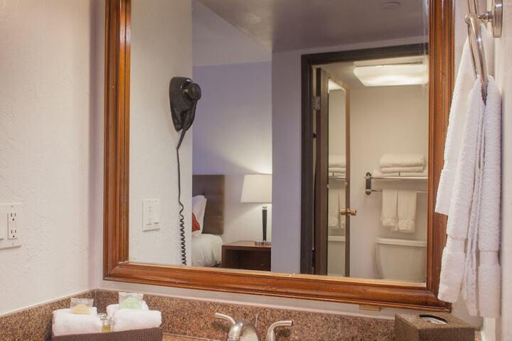 Room 32 of 54