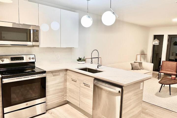 Modern 2 Bed Furnished Apartment in Quincy