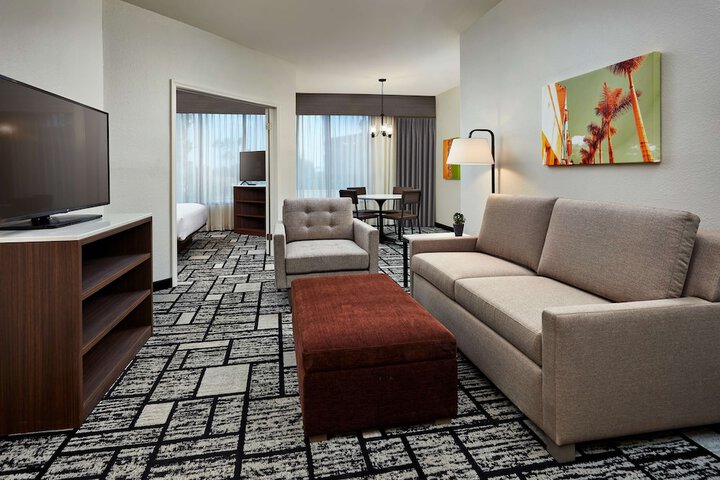 Best Western Plus Meridian Inn & Suites Anaheim-Orange