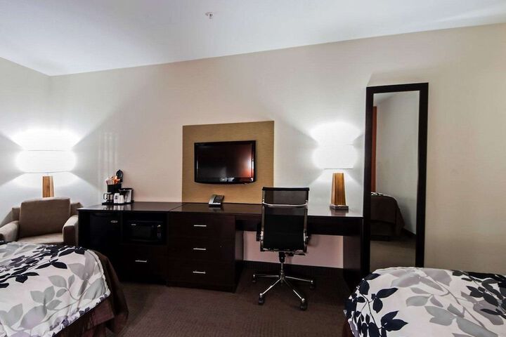 Room 32 of 63