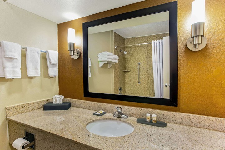 Room 10 of 31