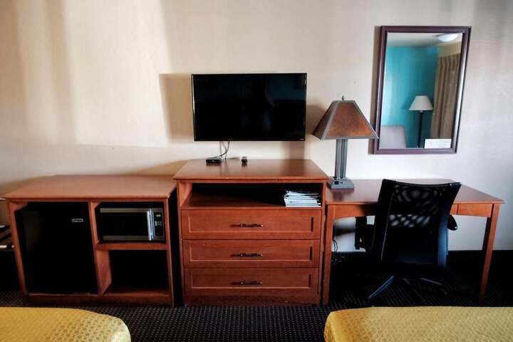 Room 27 of 32