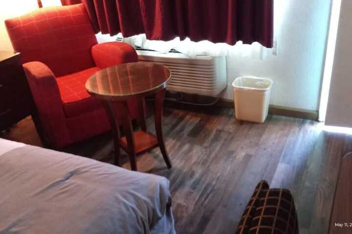 Room 4 of 17