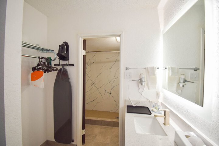 Room 27 of 72