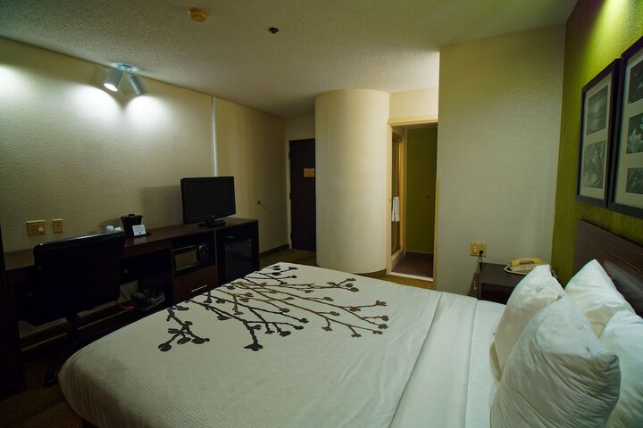 Room 10 of 17