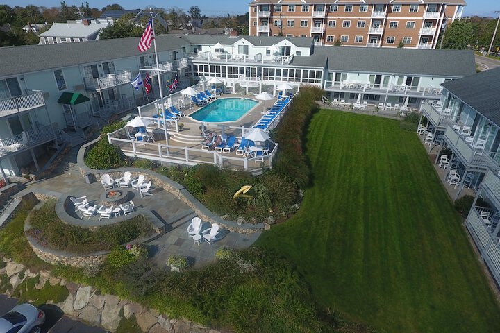 Anchor in Distinctive Waterfront Lodging