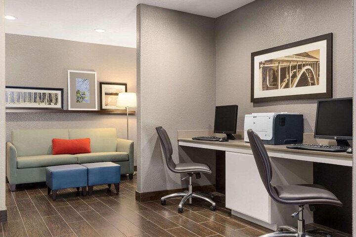 Business Center 23 of 24
