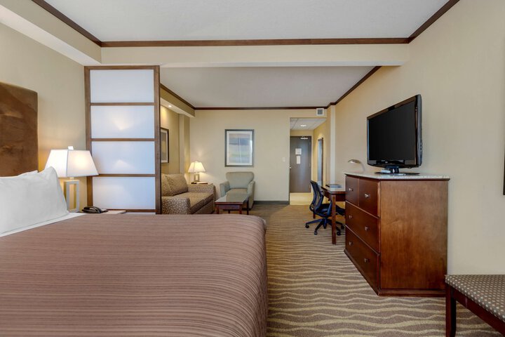 Best Western Premier Denham Inn & Suites
