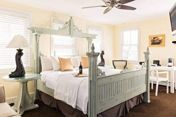 Brass Key Guesthouse - Adults Only