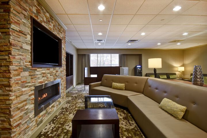 Holiday Inn Cincinnati-Riverfront by IHG