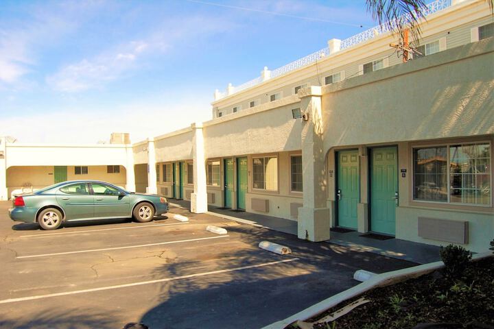 Travelodge by Wyndham Los Banos CA
