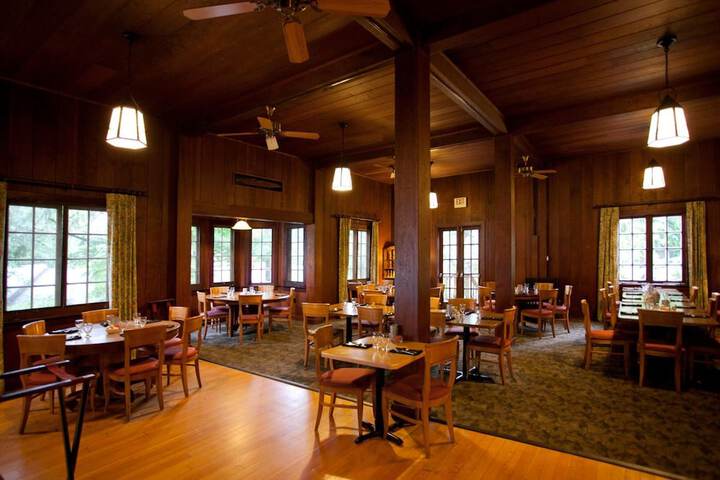 Dining 47 of 73