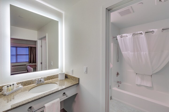 Room 25 of 63