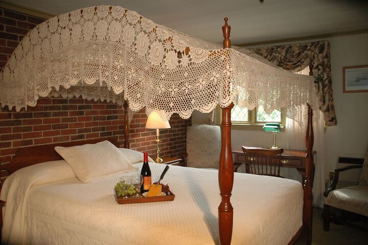 Room 17 of 49
