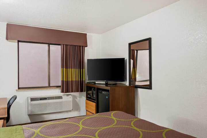 Super 8 by Wyndham Santa Rosa