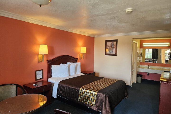 Room 12 of 23