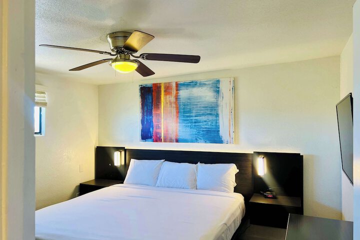 Room 16 of 30