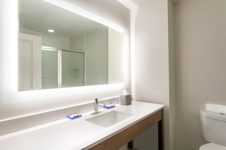 Holiday Inn Express Inn & Suites Searcy by IHG