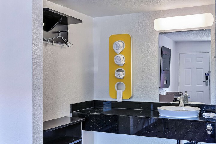 Room 21 of 29