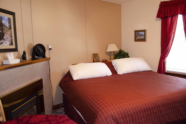 Crandell Mountain Lodge