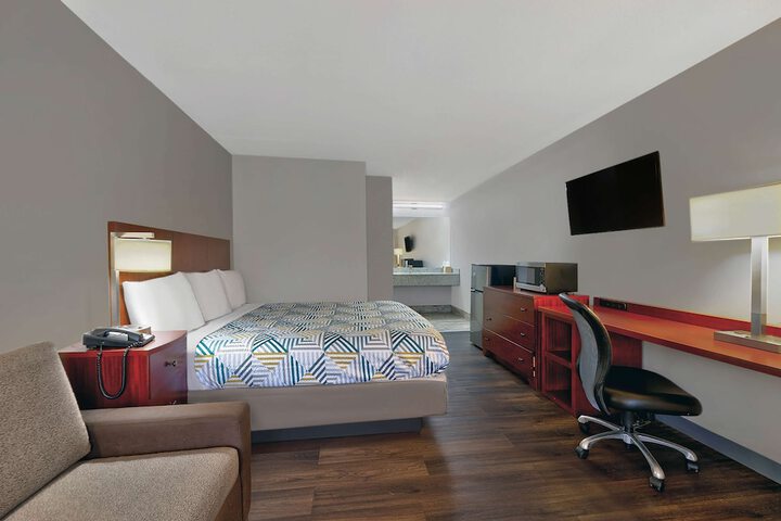 Room 13 of 20