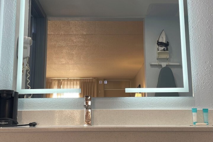 Days Inn by Wyndham Salina South