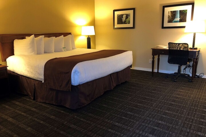 Room 11 of 36