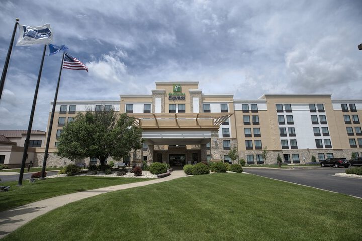 Holiday Inn Express Janesville - I-90 & US Hwy 14 by IHG