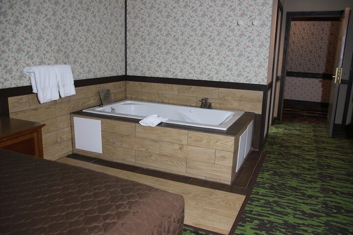 Hot Tub 42 of 43