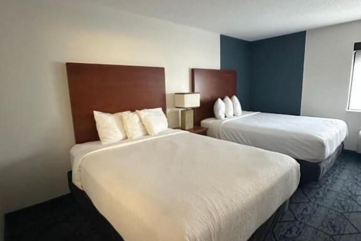 Room 8 of 16