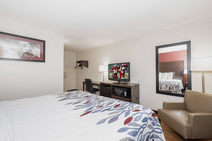 Room 11 of 32