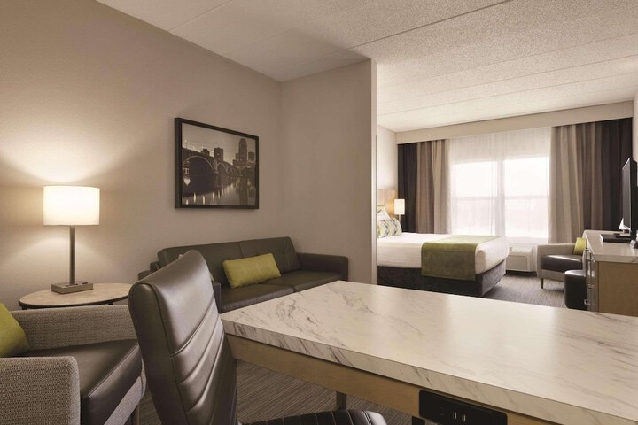 Country Inn & Suites by Radisson Shoreview-Mounds View, MN