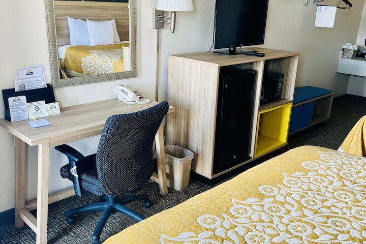 Room 10 of 33