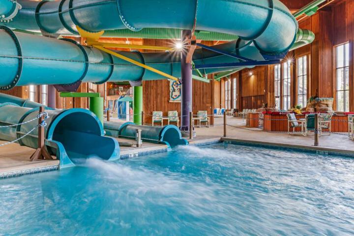 Polynesian Hotel Wisconsin Dells - Near Noahs Ark