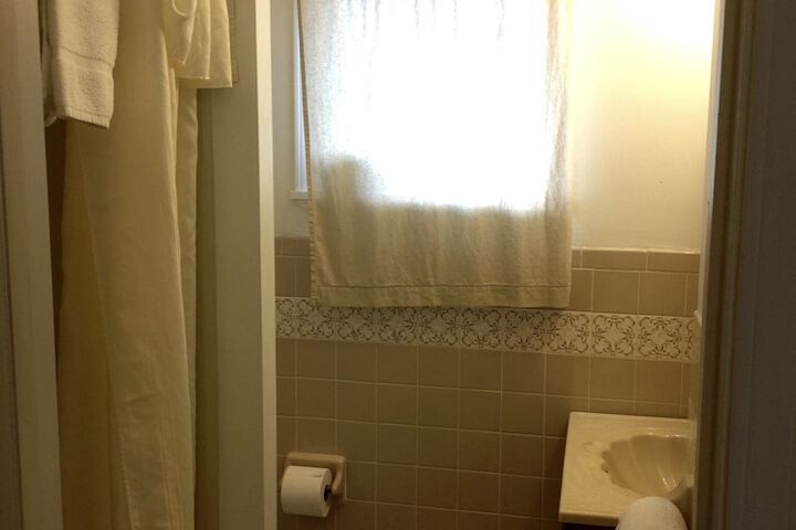 Room 8 of 38