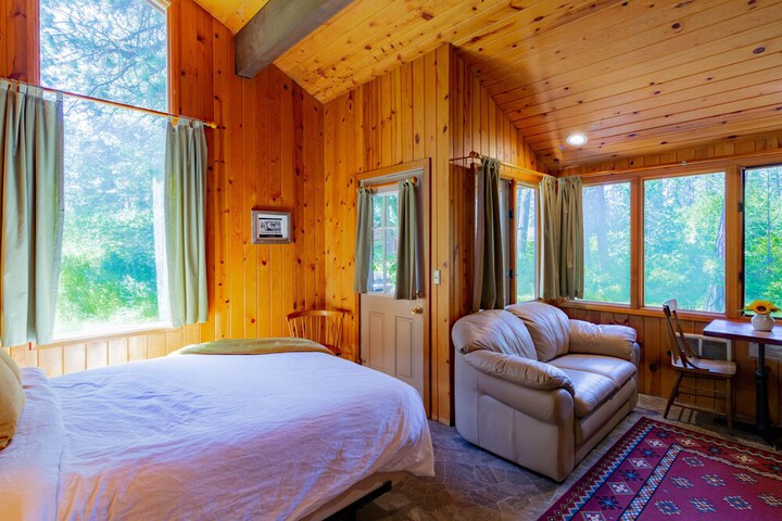 Lake Creek Lodge