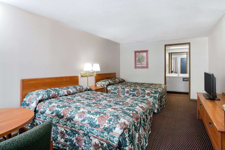Room 14 of 16