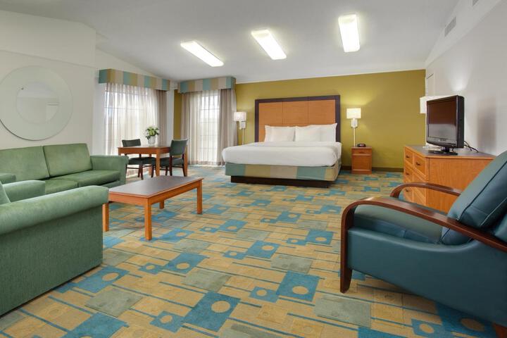 LA QUINTA INN BY WYNDHAM DENVER CENTRAL